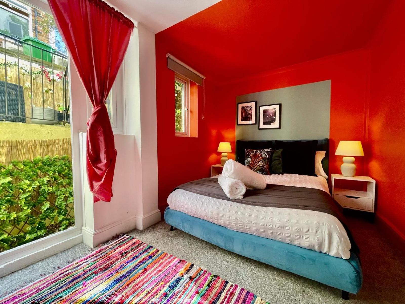 Garden Town Flat Accommodating 8 Guests *