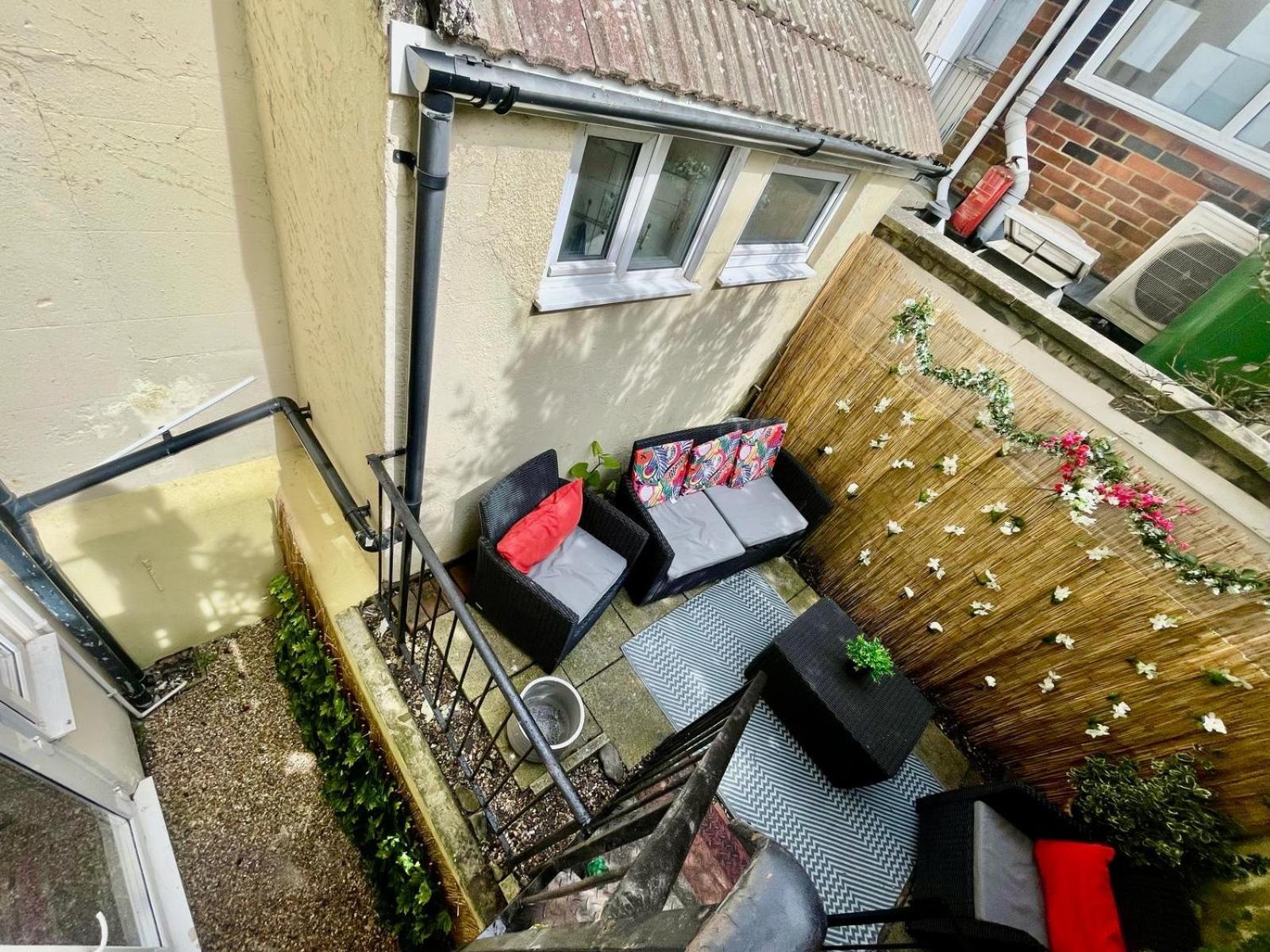 Garden Town Flat Accommodating 8 Guests Apartment