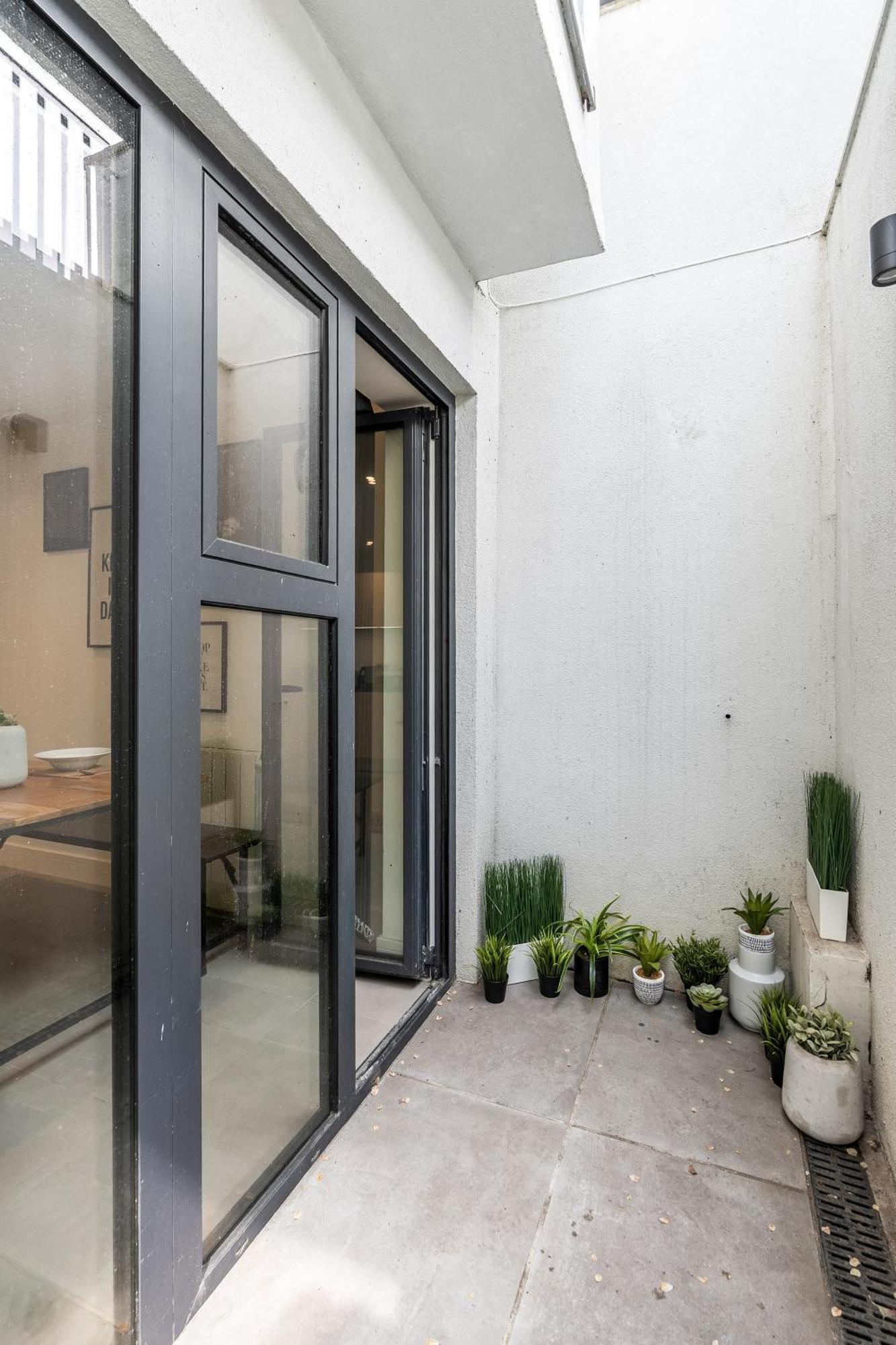 Apartment Boutique Townhouse Near Marina By Staystaystay