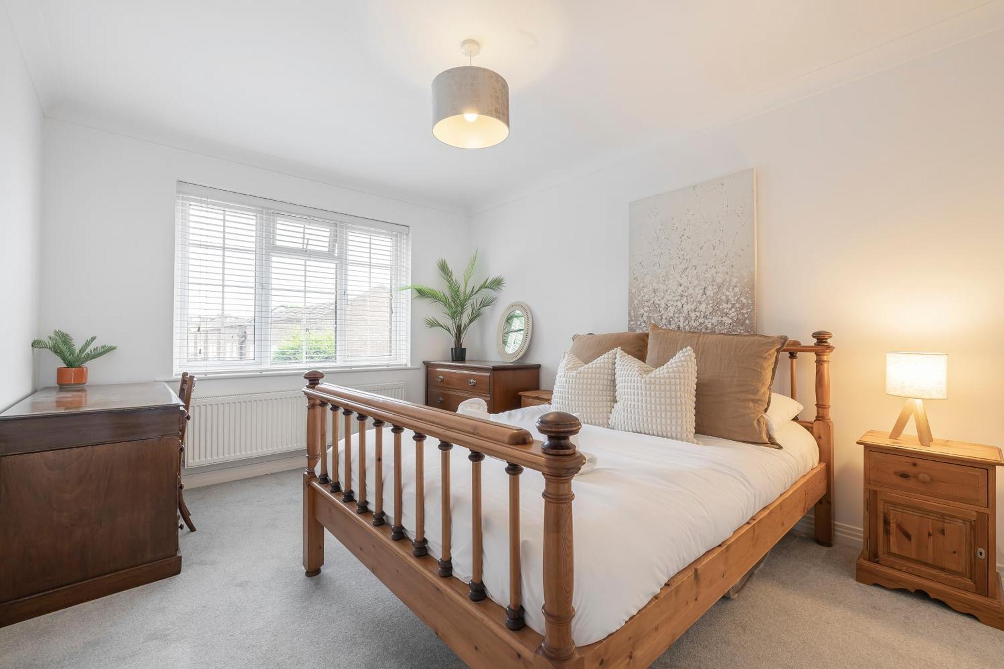 Quiet Mews House With Parking And Garden Close To Centre And Holiday home