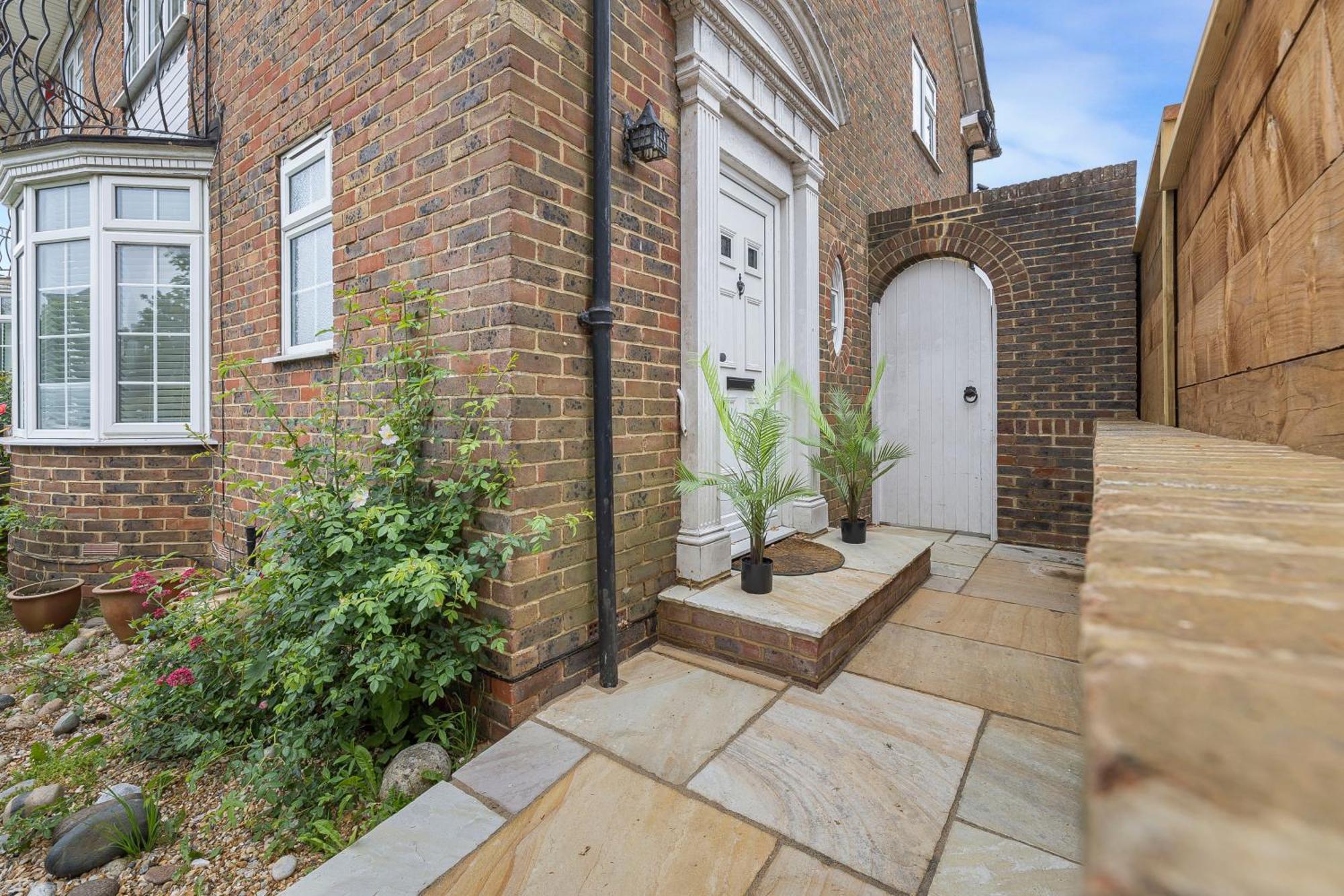Quiet Mews House With Parking And Garden Close To Centre And Holiday home *