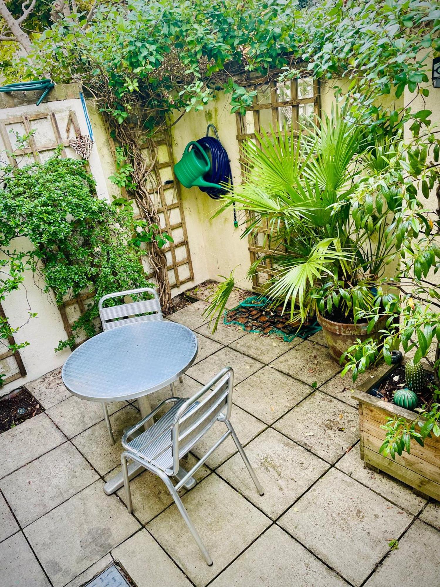 Garden Flat, 2 Mins Walk From * Brighton