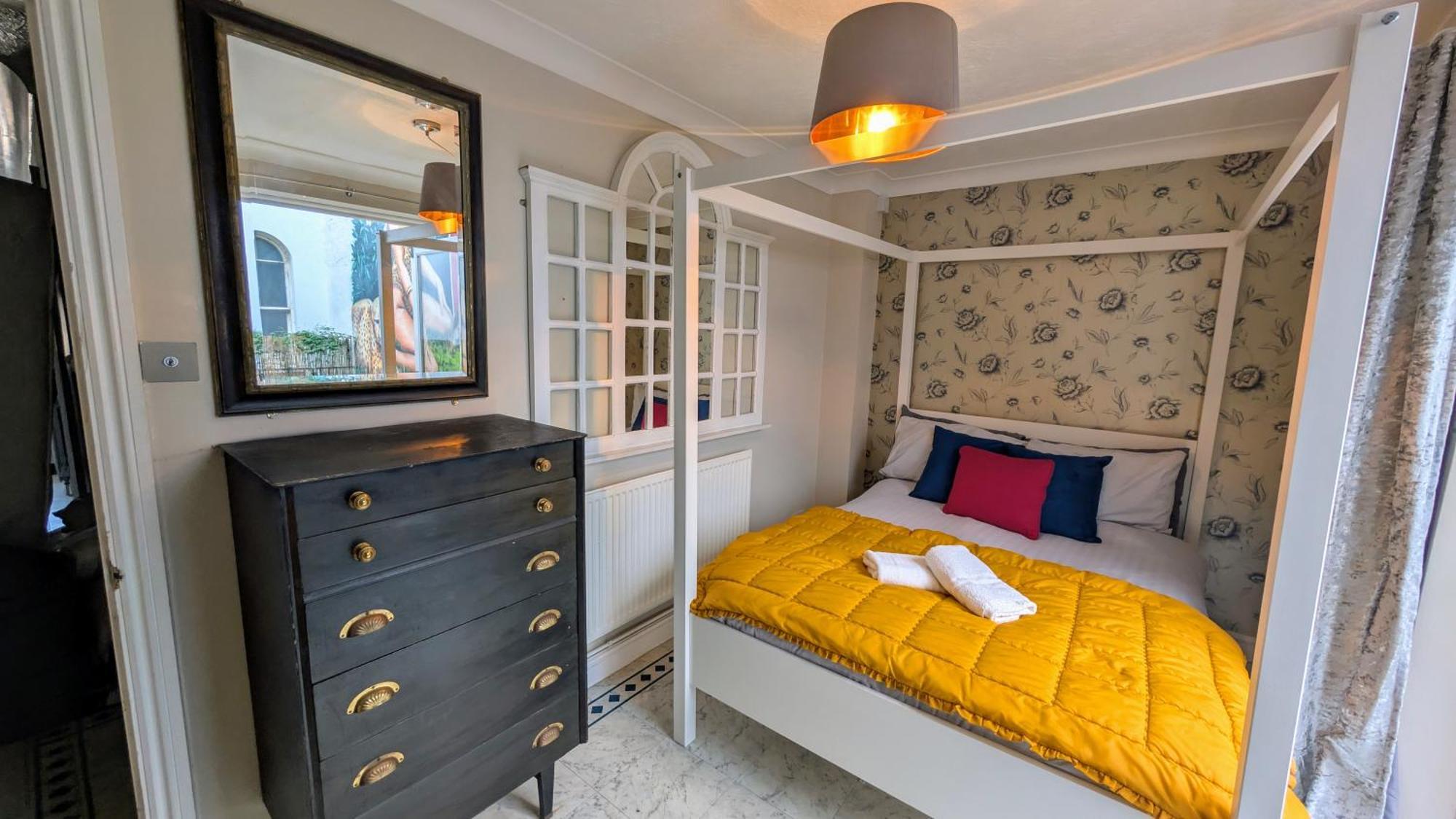 The Parlour With Hot Tub Brighton