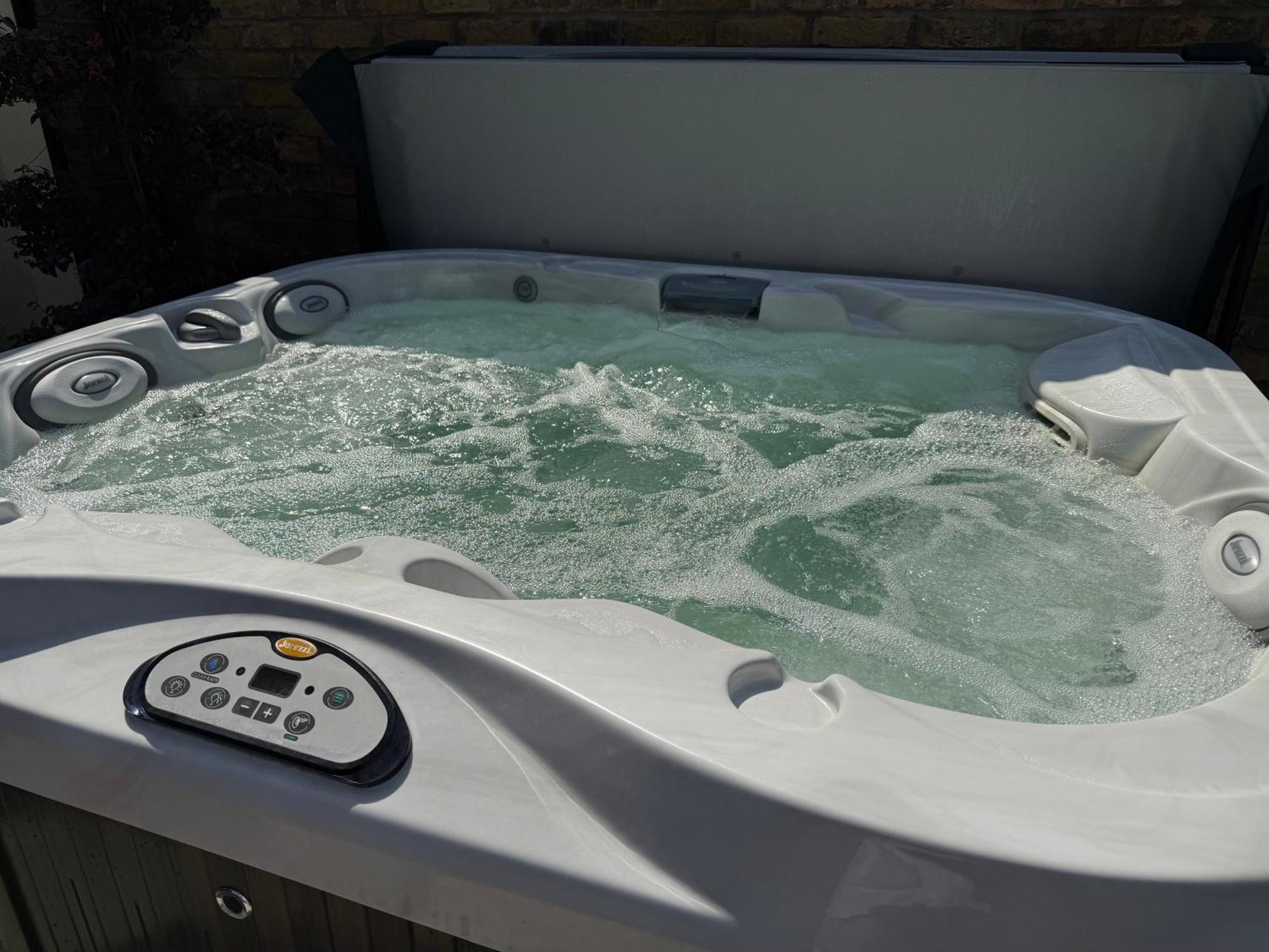 North Laine Townhouse With Jacuzzi Hot Tub Holiday home Brighton