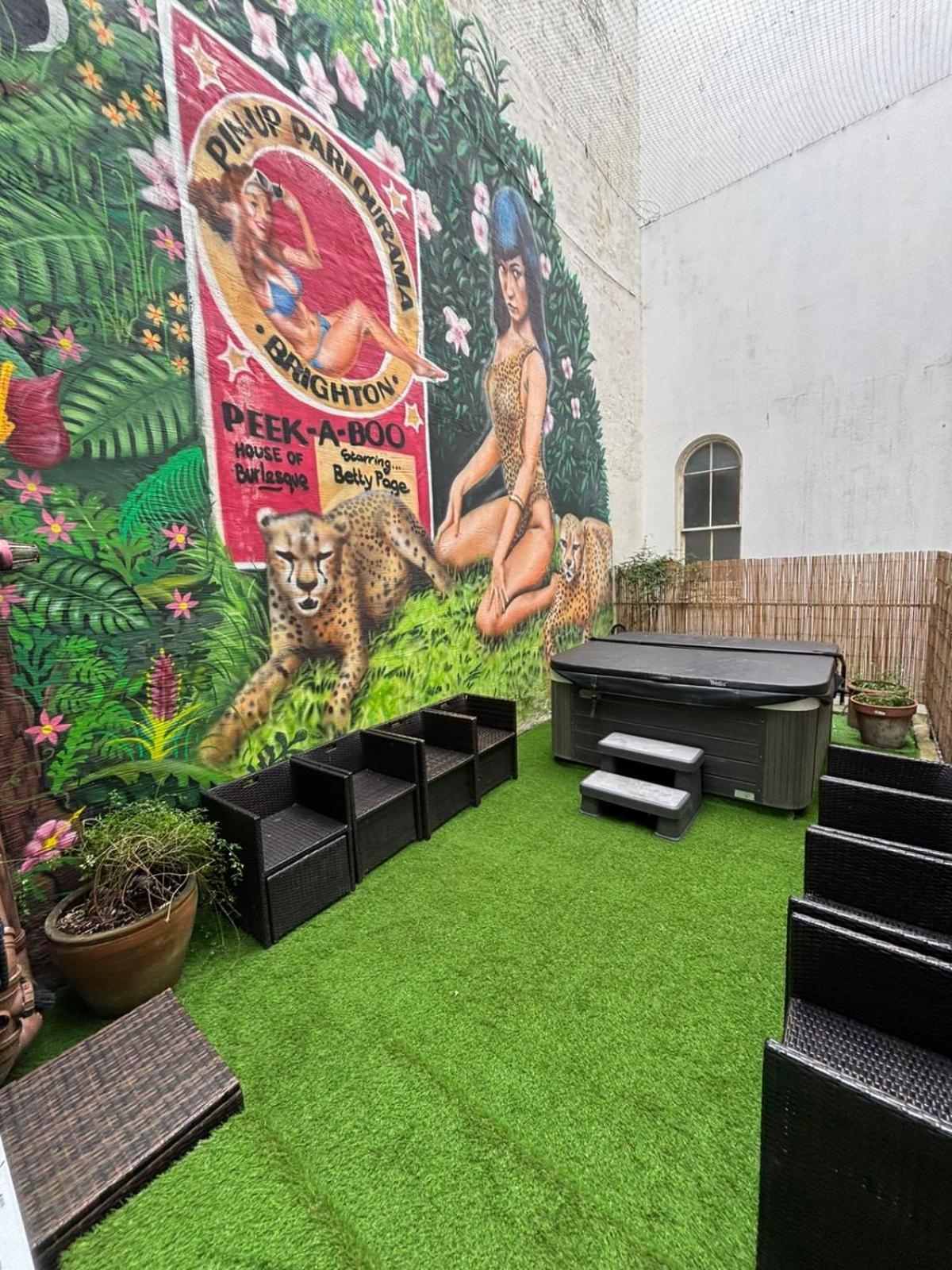 The Parlour With Hot Tub Brighton