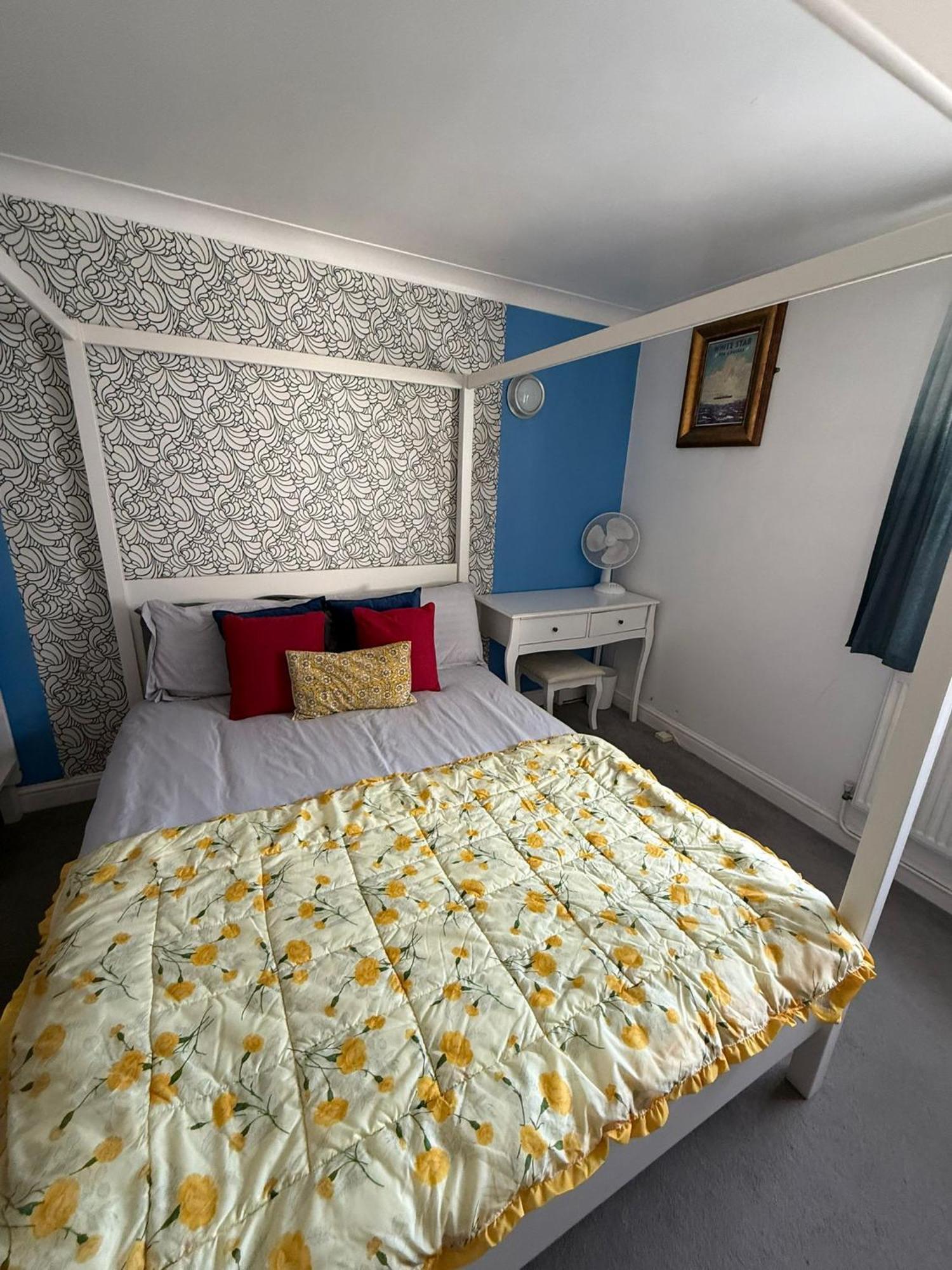 The Parlour With Hot Tub Holiday home Brighton