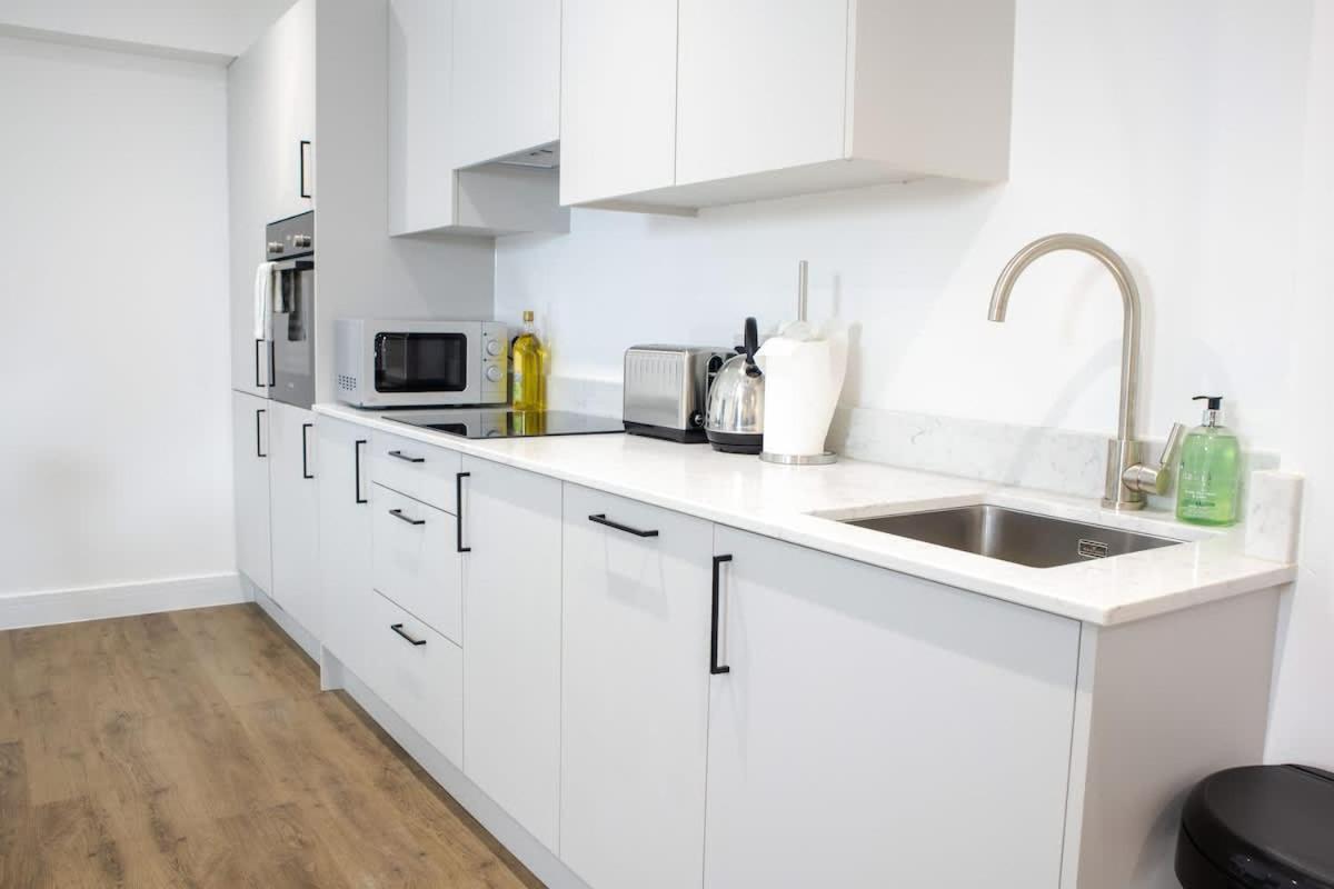 Apartment 2 Bed 2 Bath Near College, Beach, Hospital - Long Offers *