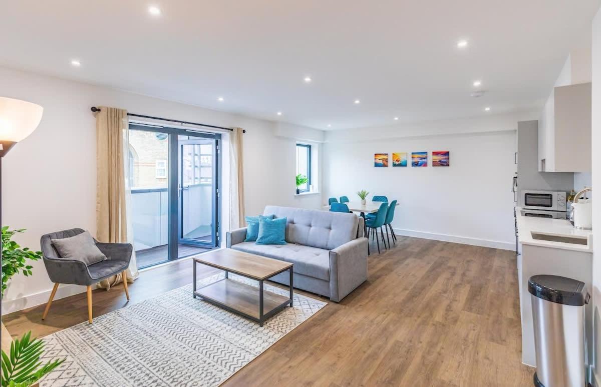 2 Bed 2 Bath Near College, Beach, Hospital - Long Offers Apartment