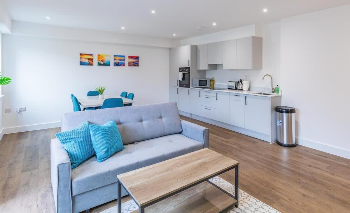 2 Bed 2 Bath Near College, Beach, Hospital - Long Offers Apartment
