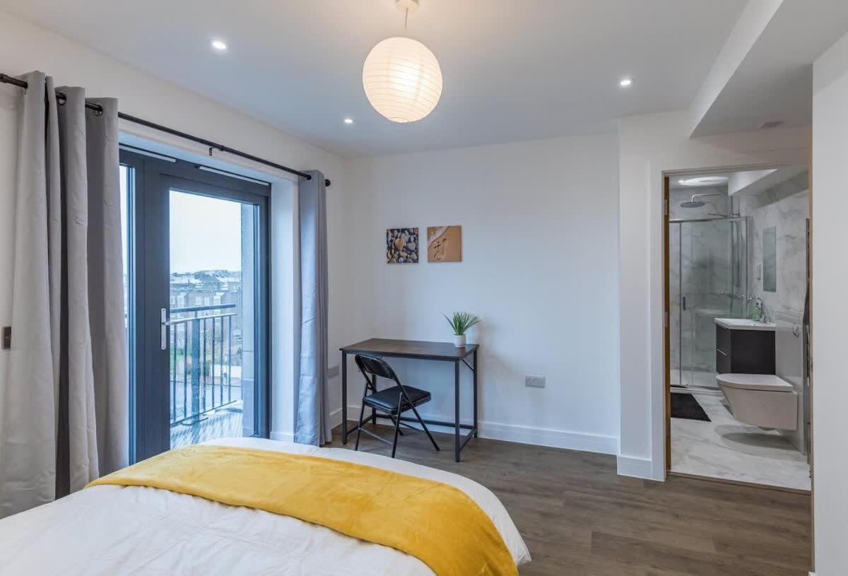 Apartment 2 Bed 2 Bath Near College, Beach, Hospital - Long Offers Brighton