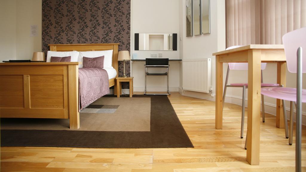 Topps - Brighton Hotel