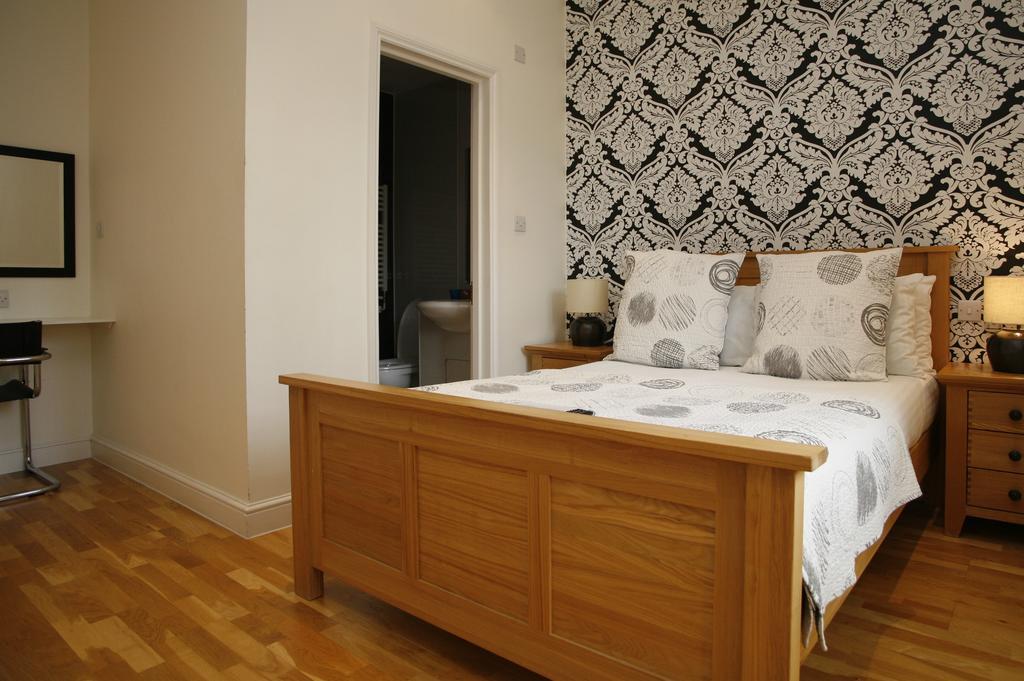 Topps - Brighton Hotel