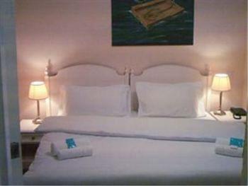 Happy Hotel