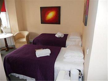 Happy Hotel 3*