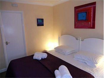 Happy 3* Brighton