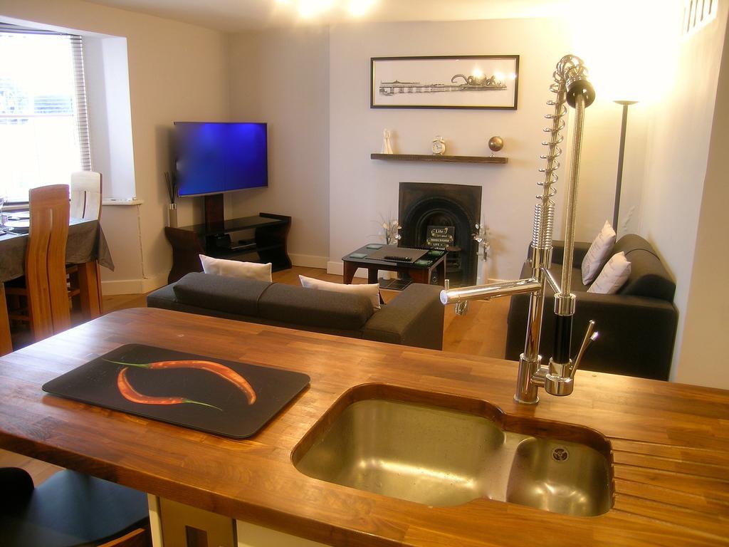 1 Bedroom Seafront Apartment Channel View Apartment