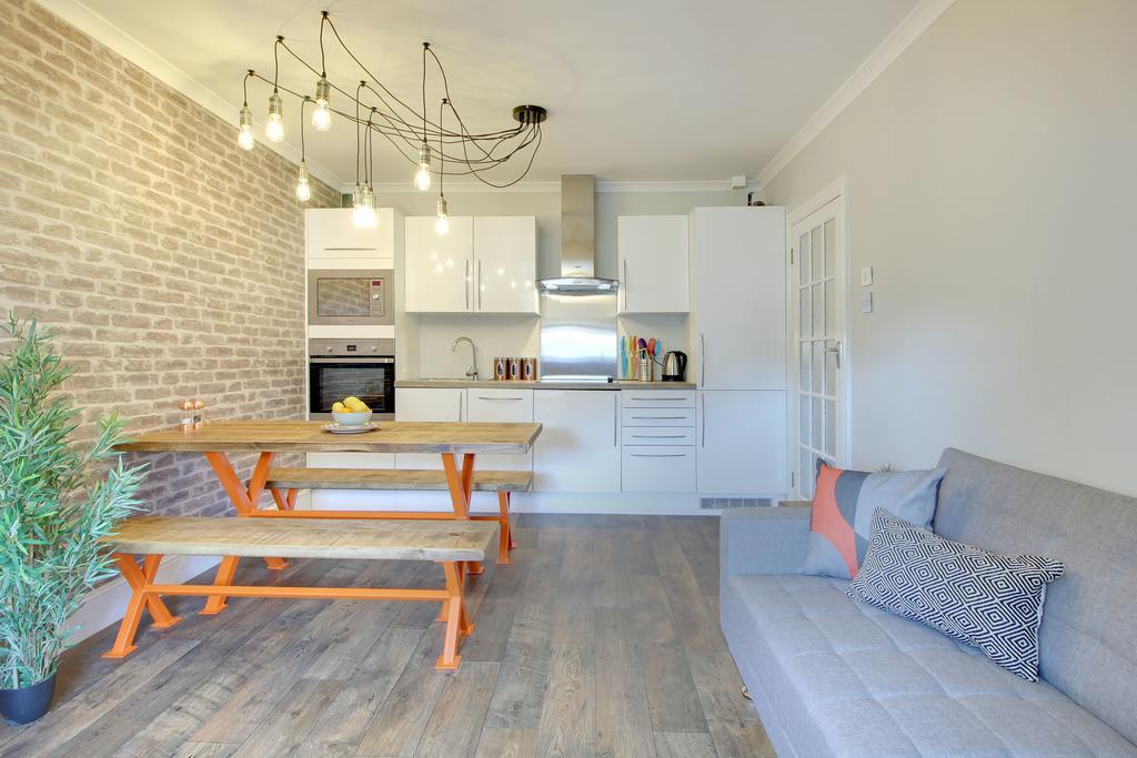 Urban Chic - Loft Style 2 To 6 Guest Apartment *