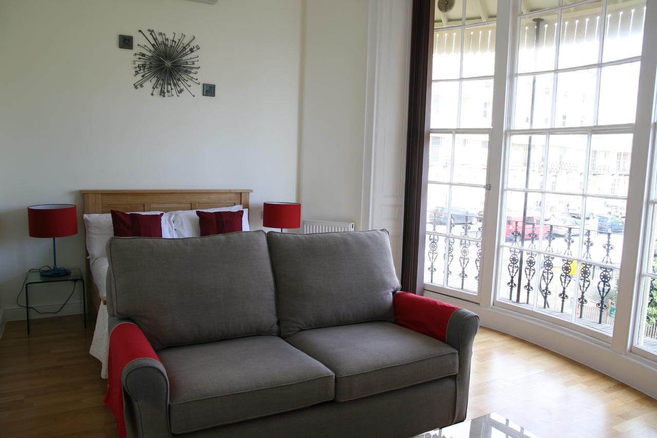 Topps - Brighton Hotel