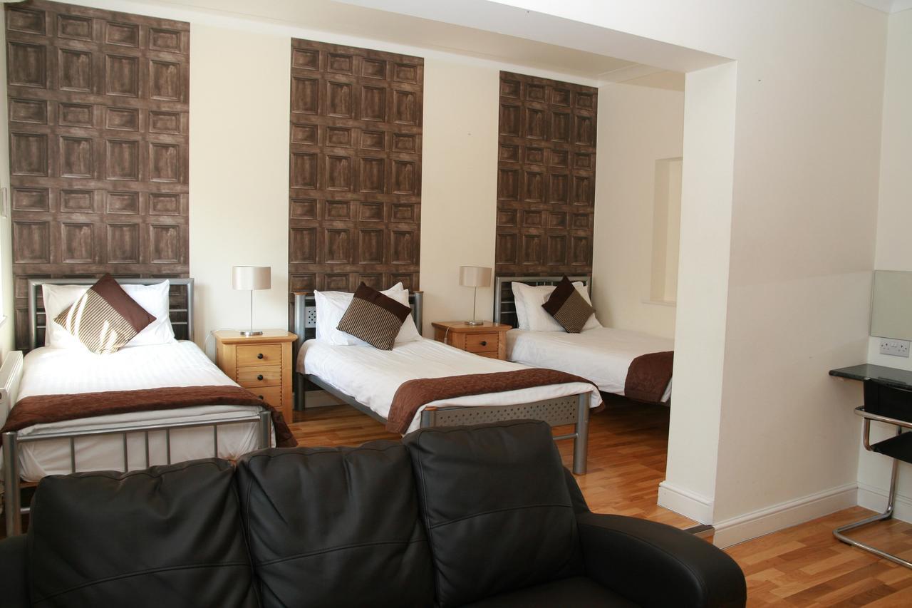 Topps - Brighton Hotel
