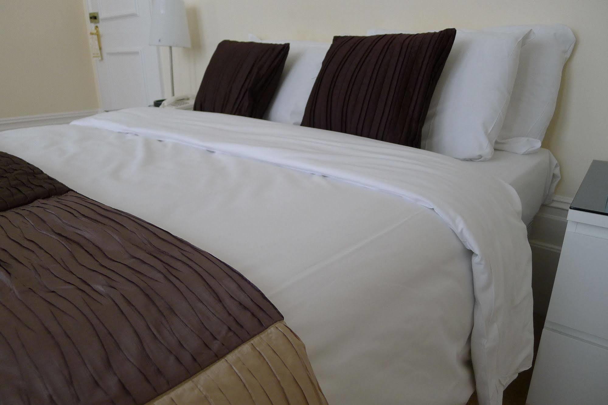 The Courtlands 3*