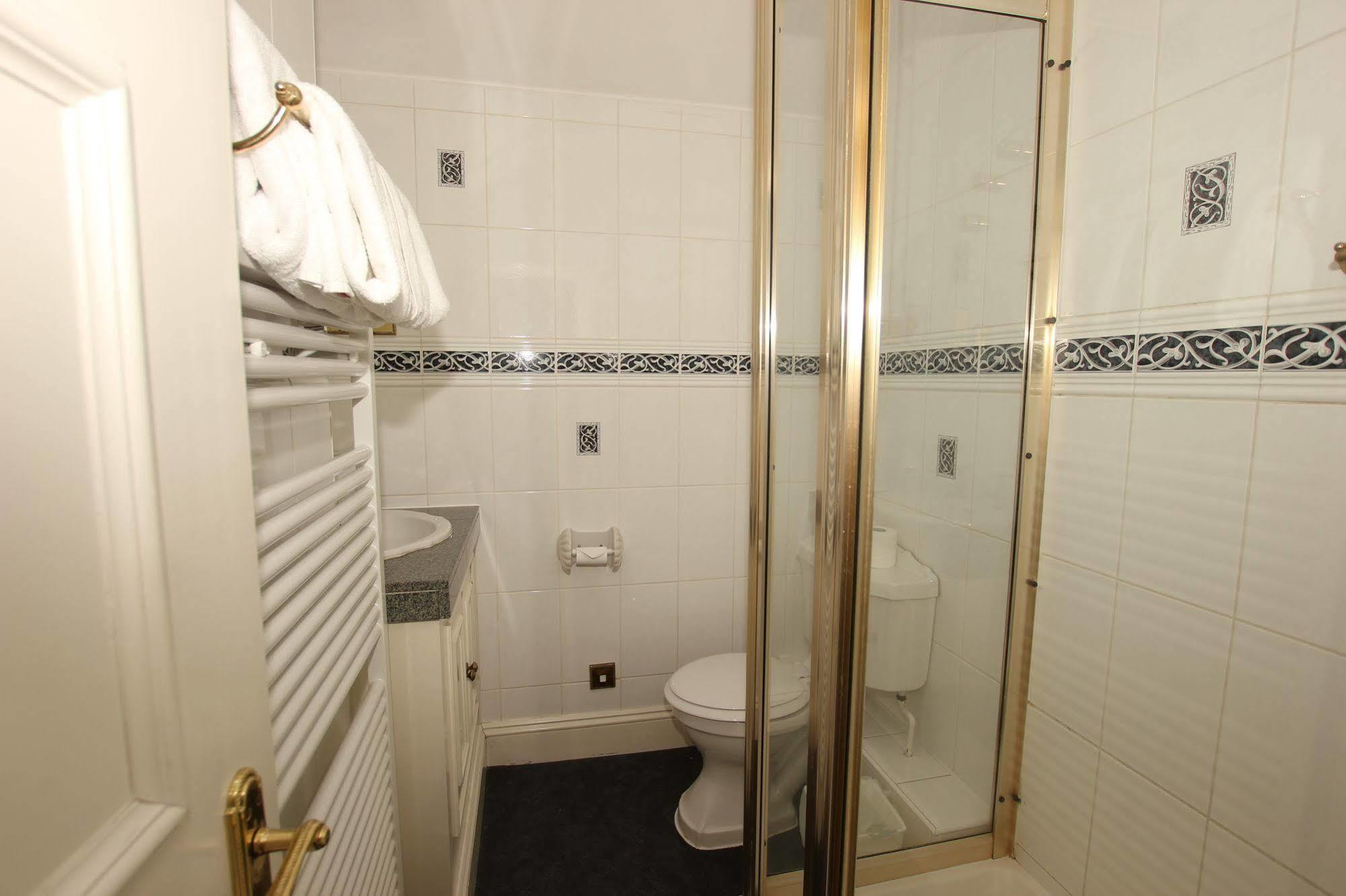 The Courtlands 3*