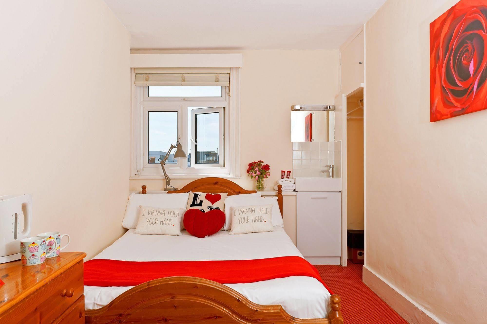 Guest house Strawberry Fields 3*