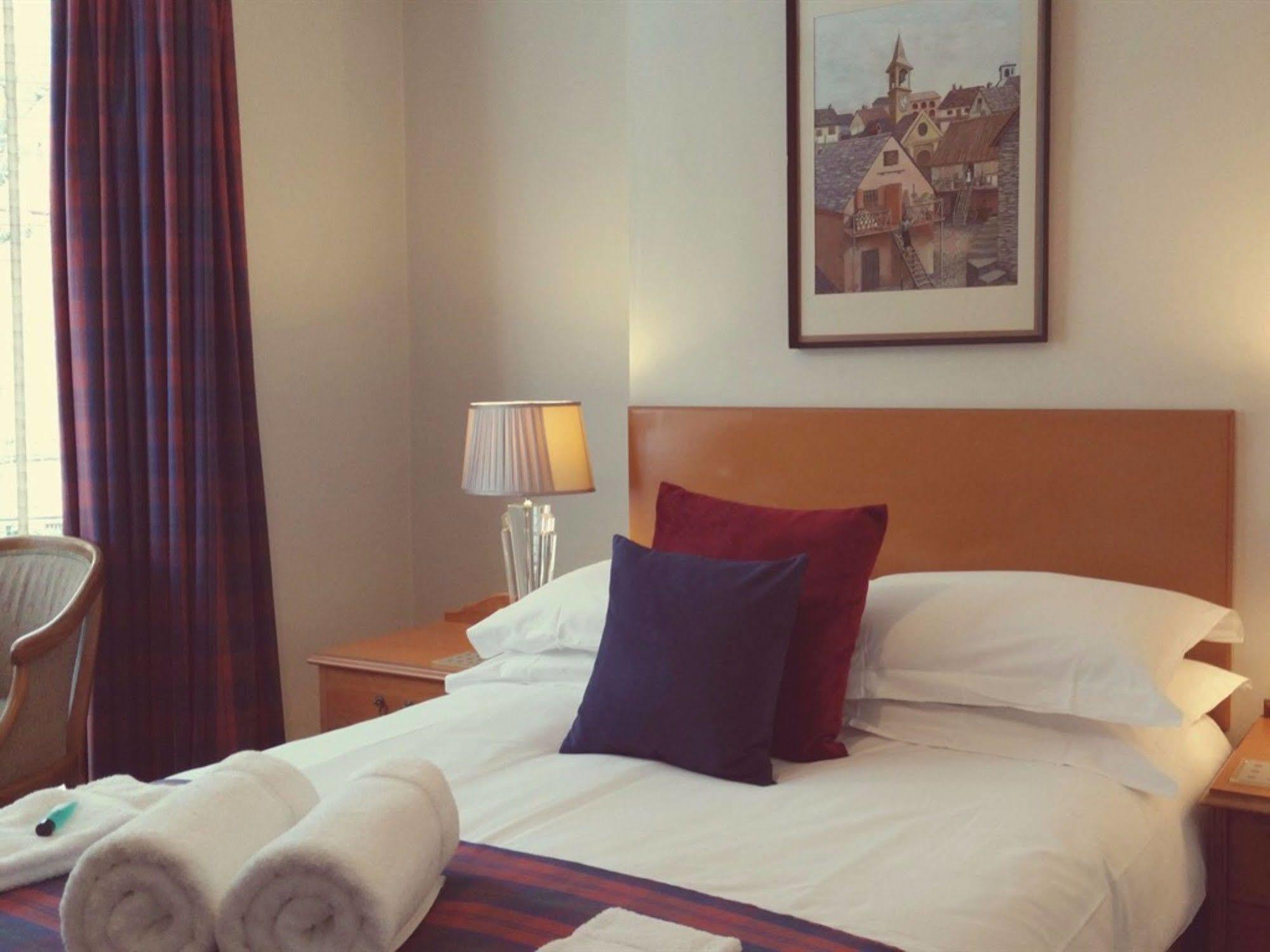 Starlings 4* Brighton
