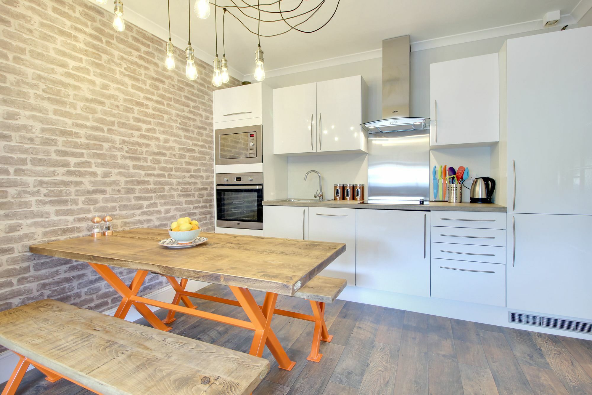 Urban Chic - Loft Style 2 To 6 Guest Apartment