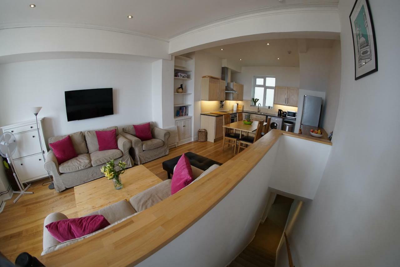 Seafront Duplex & Hot Tub Apartment