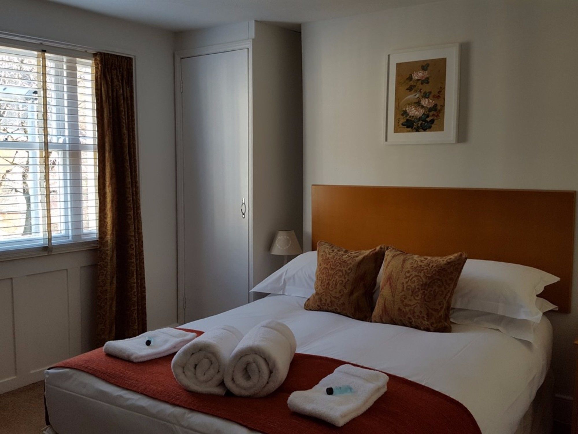 Hotel Cowards 3*