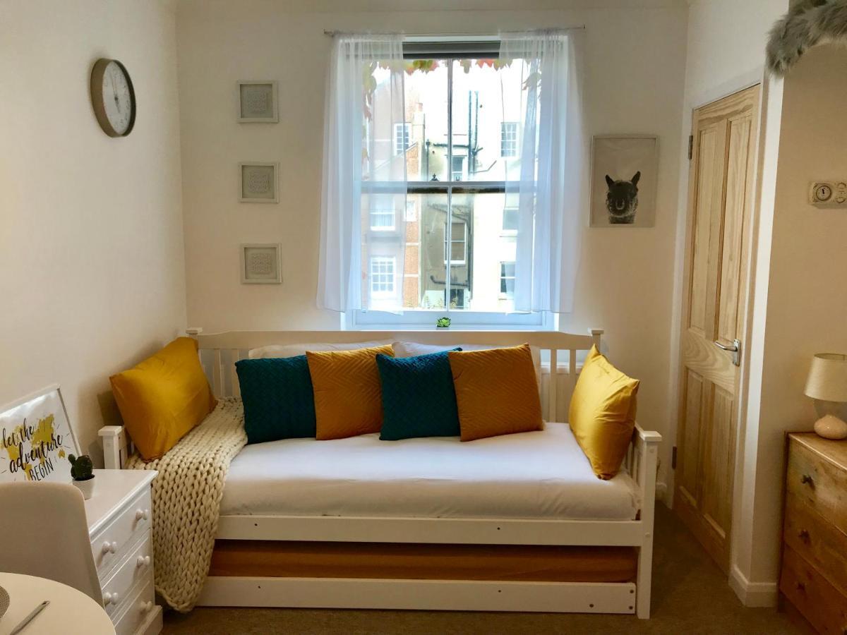 Hospital Studio Apartment *