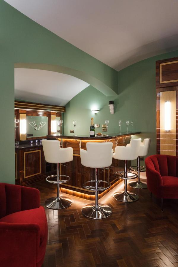 Sea-facing Art Deco *