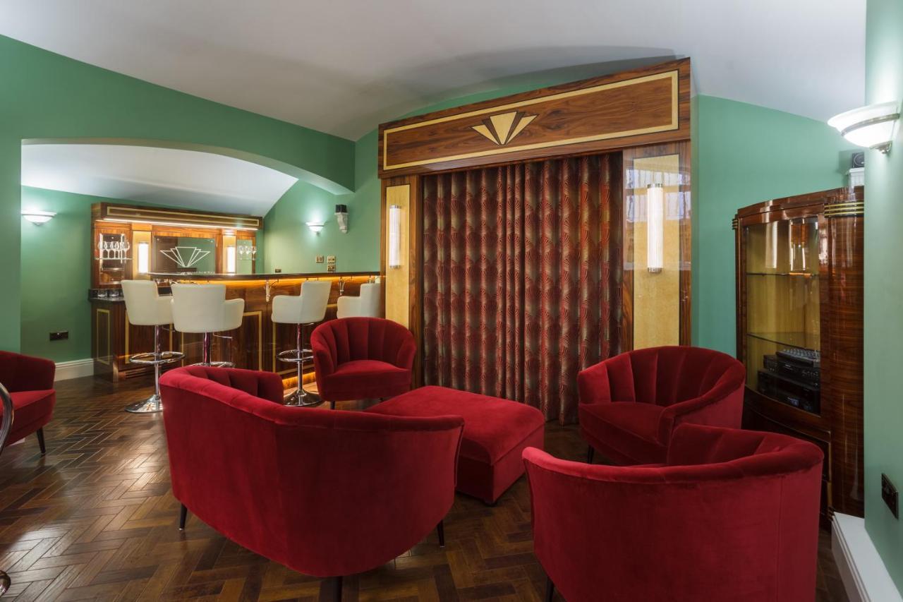 Sea-facing Art Deco