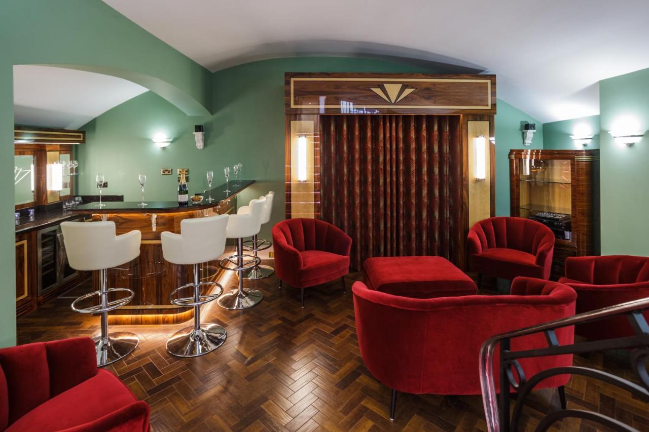 Sea-facing Art Deco *