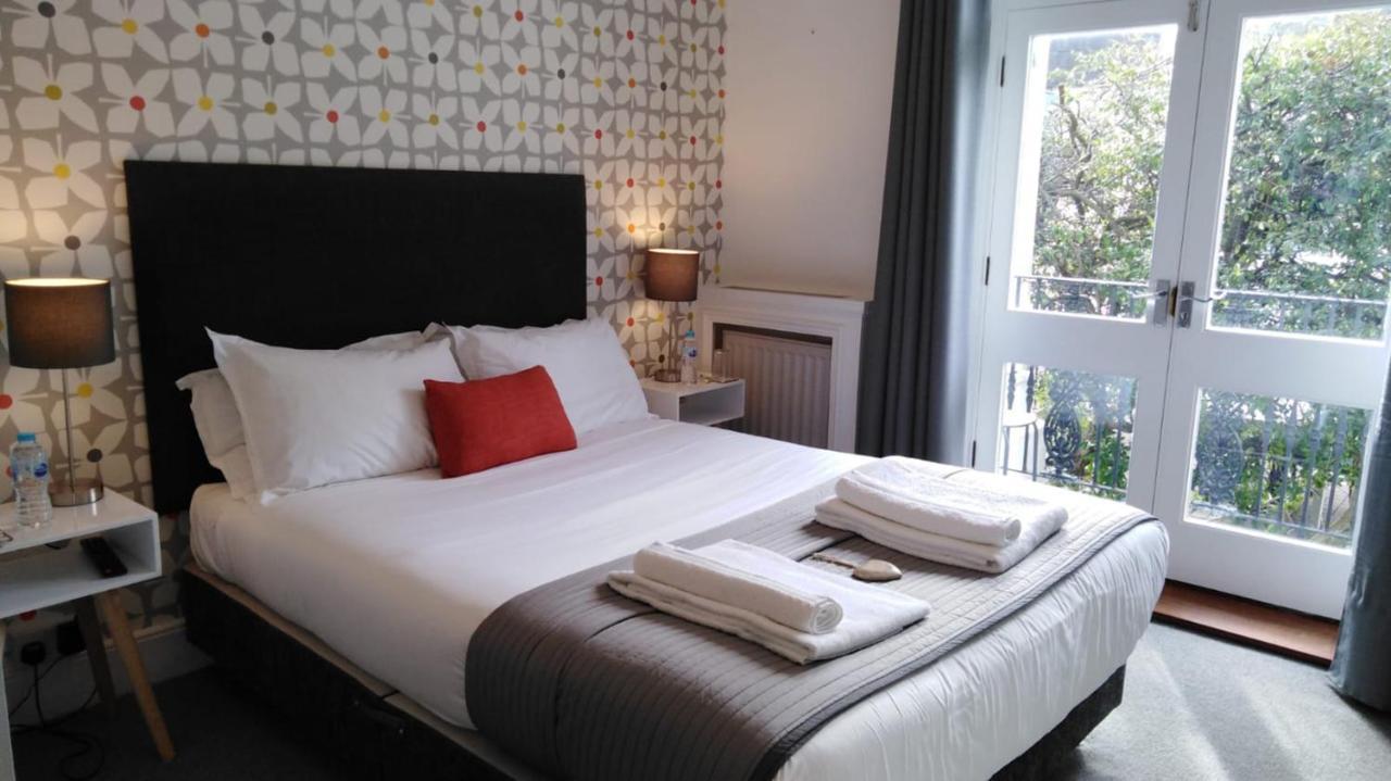 Guest house The White House 4*