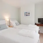Sea Breeze Cottage With Parking By Myholidaylet