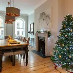 Luxury Mansion Townhouse With Private Cinema