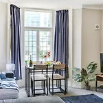 2 Bedroom Apartment - Queens Square Flat 1 Brighton