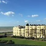 Quirky Seaside Family Cottage Walk To The Waves!