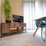 Luxury 3 Bedroom Apartment Near Brighton Beach