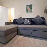 Luxury 3 Bedroom Apartment Near Brighton Beach