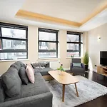 Spacious 2 Bedroom Apartment - Sleeps 6