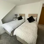 Penny\'S Place - Perfect For A Group Trip To Brighton - Hot Tub