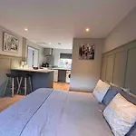 Seaview 1 Bed Open Condo - Free Parking