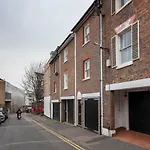 Fantastic 3 Bed Brighton House- Sleeps 6- Superfast Wifi And Garage