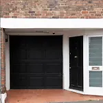 Fantastic 3 Bed Brighton House- Sleeps 6- Superfast Wifi And Garage