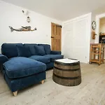 Mermaid Cottage - Wood Burner- By Brighton Holiday Lets