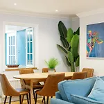 Beautiful Central 3-Bed W/Roof Terrace & Parking