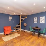 Cosy And Quirky 1 Bedroom Flat With Small Court Yard Next To Brighton Seafront