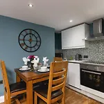 Brighton Beach 2Br Ap With Patio